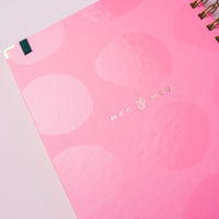 hot stamp do Planner 2024 Rosa Nuvem meg & meg sobre fundo rosa claro