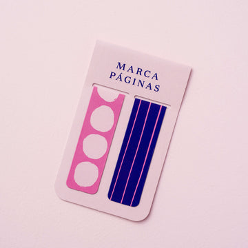marca páginas magnético sobre fundo rosa